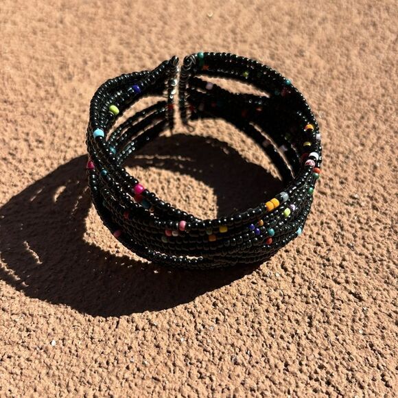 Beautiful handmade cuff beaded bracelet - Picture 2 of 5